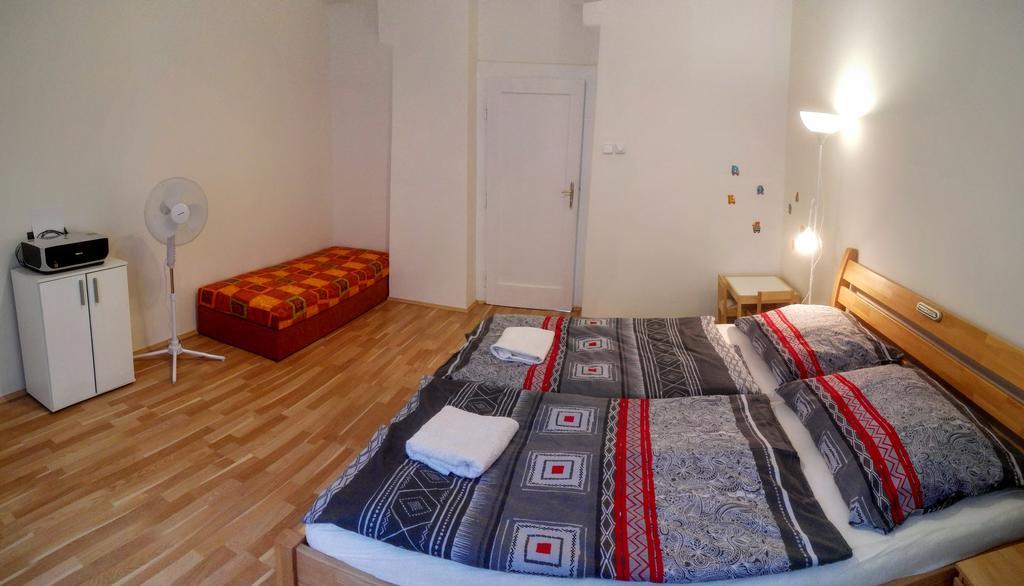 Jezerka Apartments Praga Esterno foto