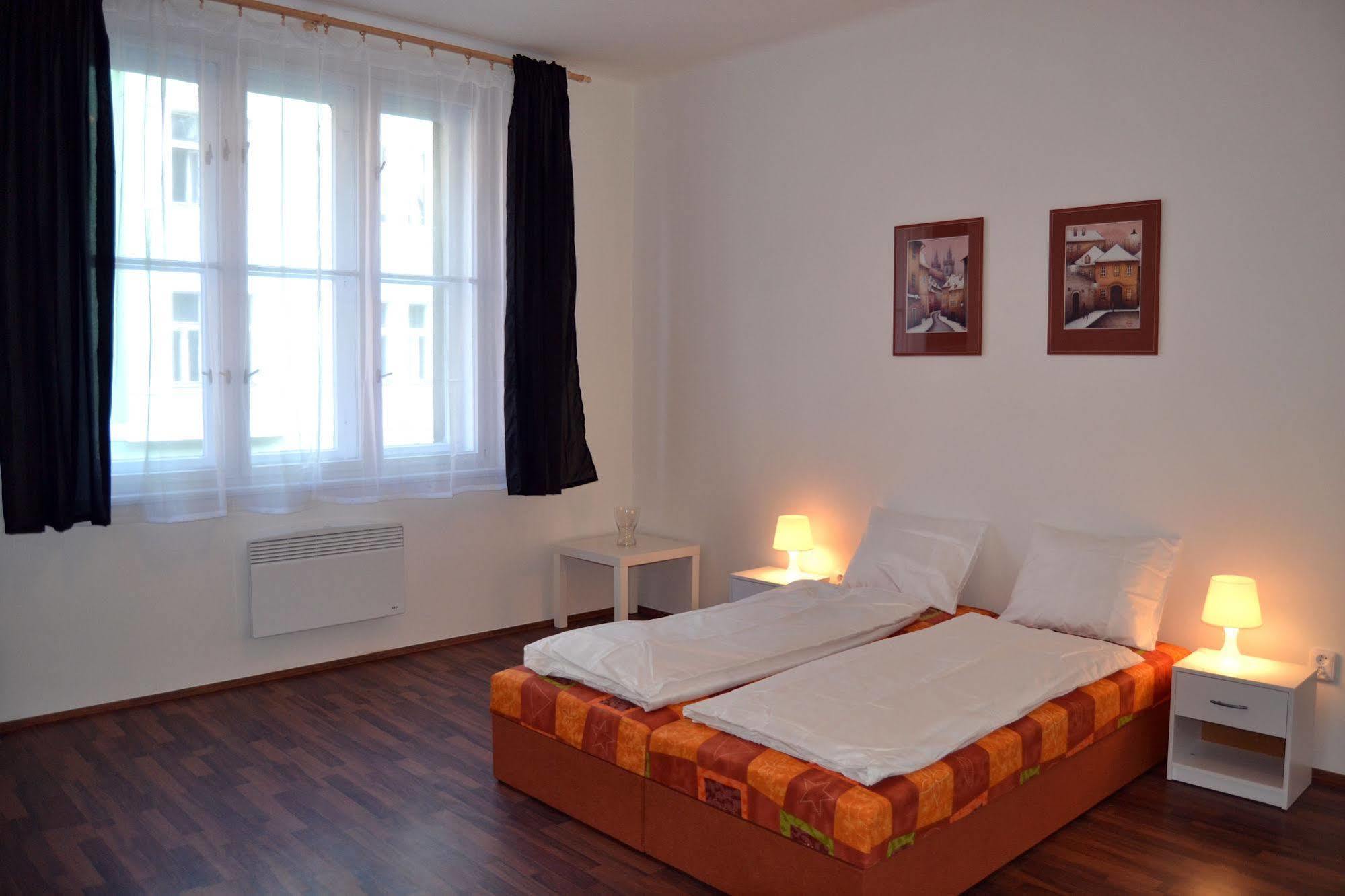 Jezerka Apartments Praga Esterno foto