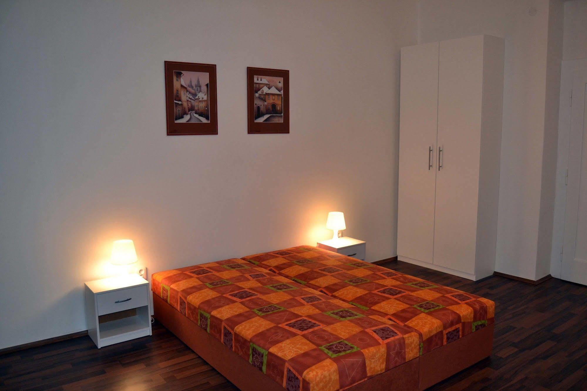 Jezerka Apartments Praga Esterno foto